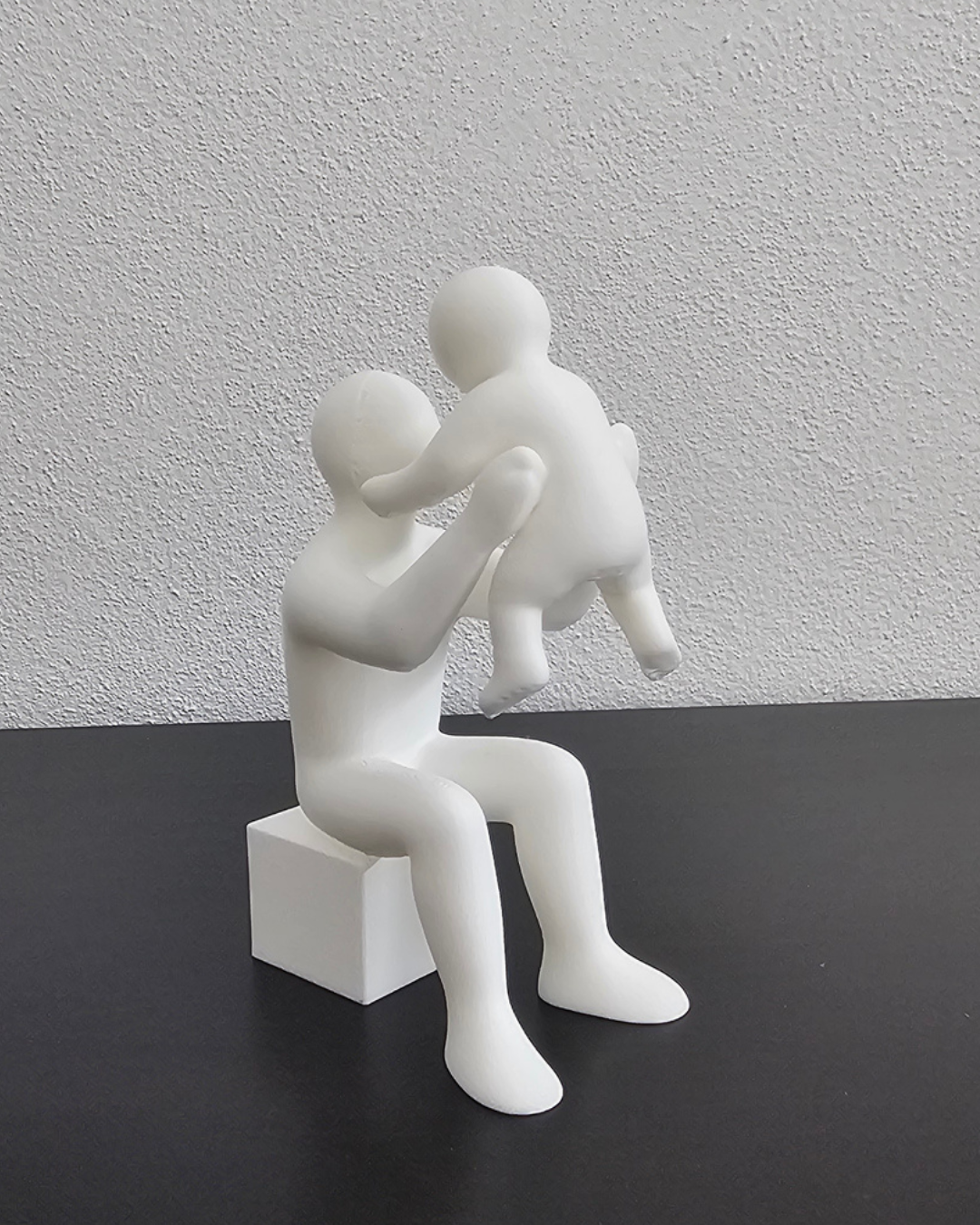 Escultura Pai e Filho – Arte que Representa o Laço Familiar