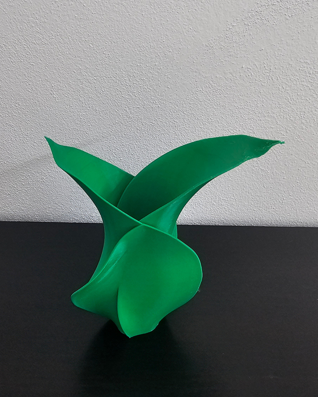 Vaso Escultórico Folha – Design Orgânico Moderno