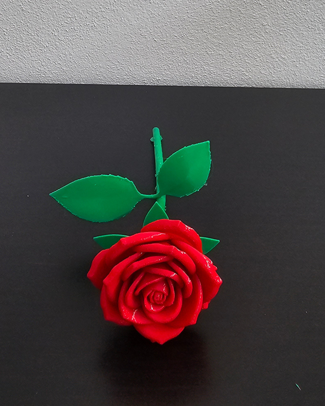 Escultura Decorativa Rosa Vermelha – Toque Romântico