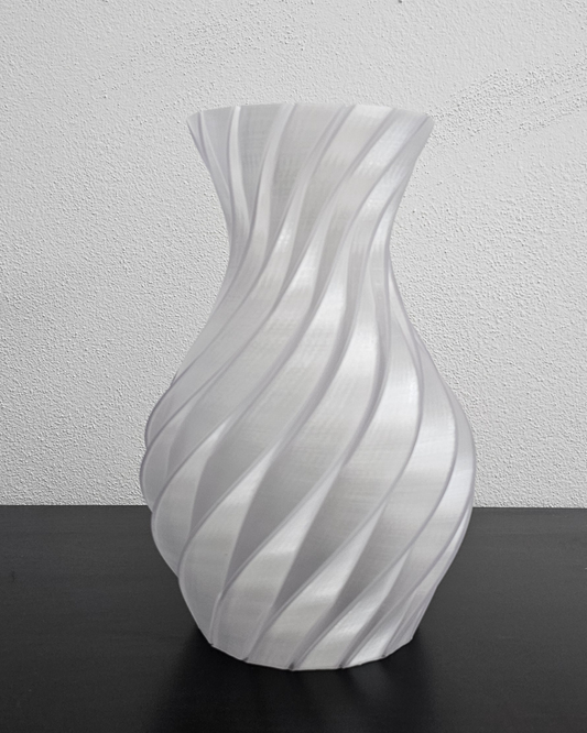 Jarro Decorativo em Espiral Torcida – Design Escultural Moderno