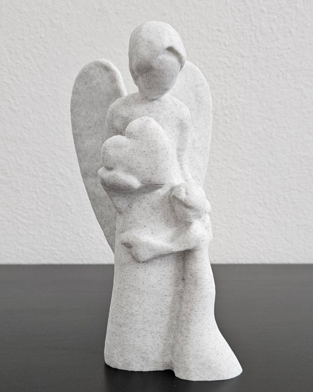Escultura de Anjo Mãe e Filho – Decoração Emocional para o Lar