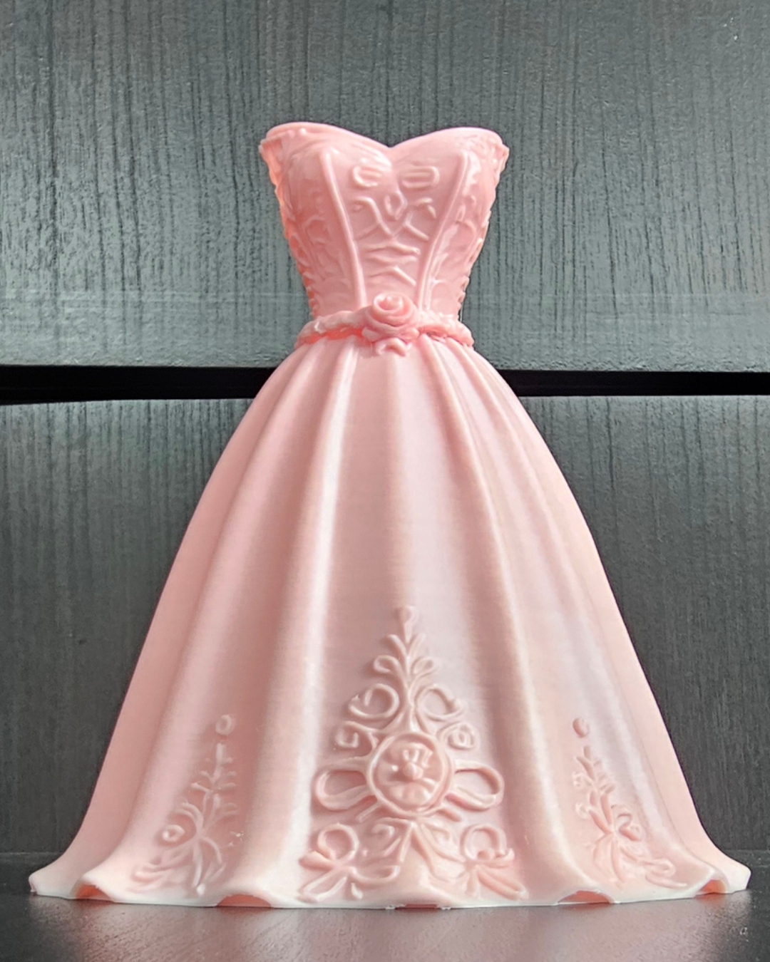 Vaso Vestido de Noiva – Decoração Escultórica Romântica
