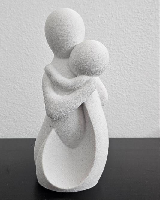 Escultura Mãe e Filho Abraço – Decoração Minimalista de Amor