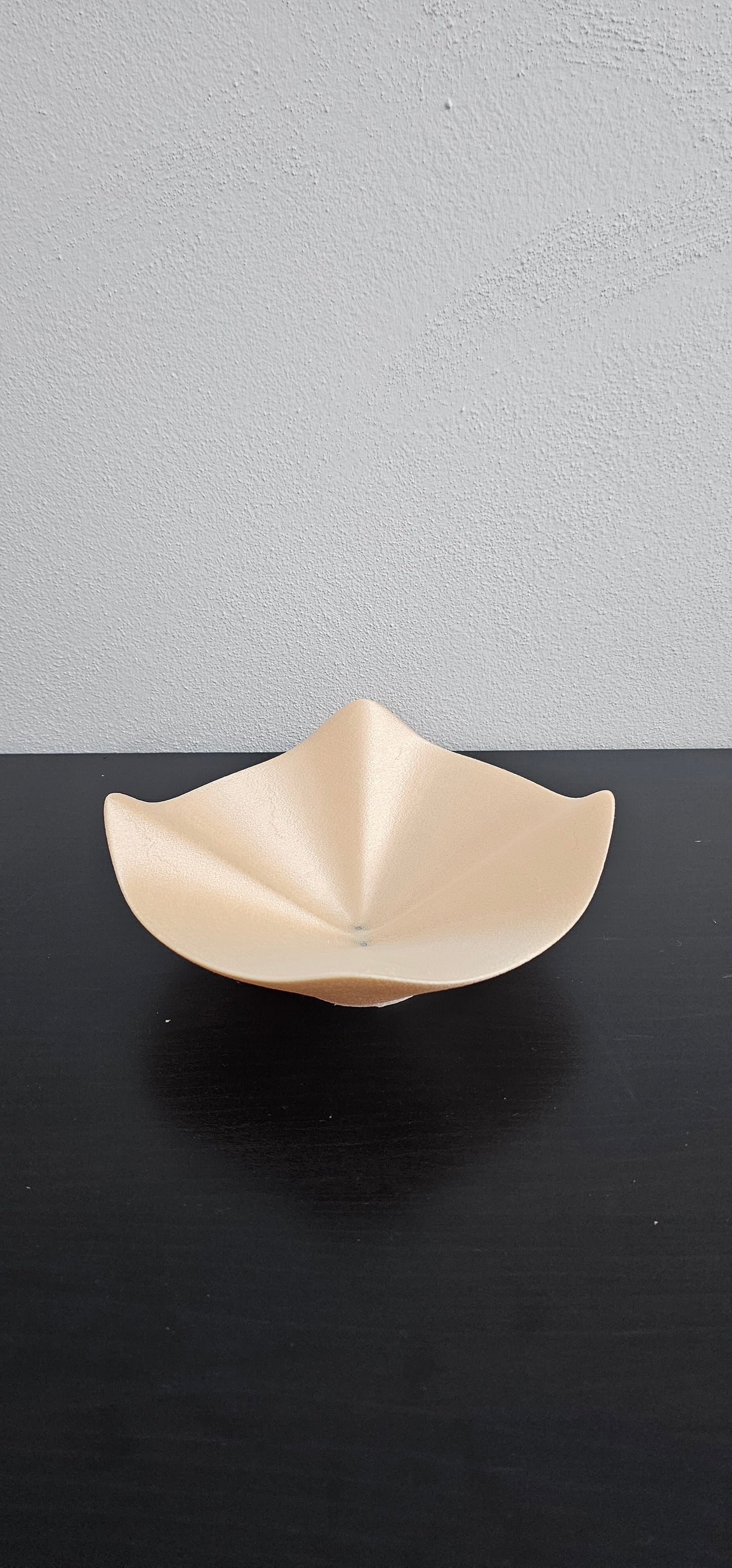 Abstract Wave Bowl – Modern Artistic 3D Printed Tray